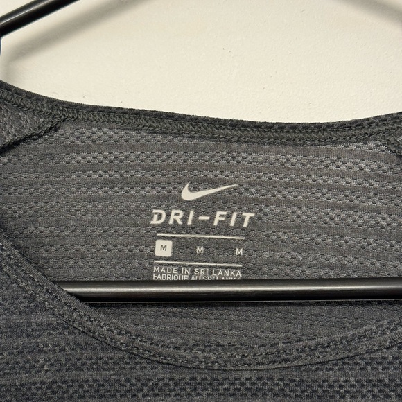 Nike Workout Top - Picture 2 of 2